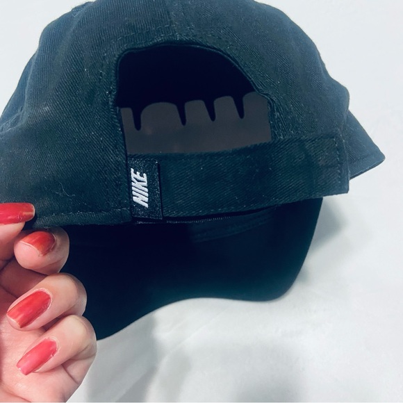 Nike Black and White Classic Baseball Cap - Picture 6 of 6